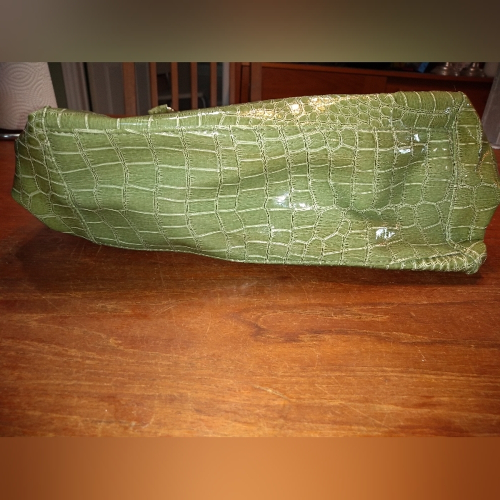 Green Purse, No Label, Faux Crocodile or Alligator Leather, Satchel Shou… - Picture 7 of 13